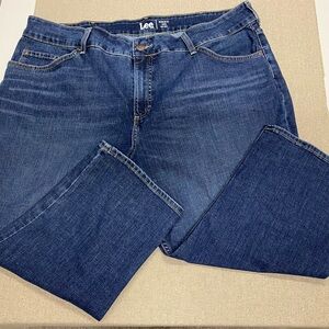 Lee Women’s Plus Size Mid Rise Capris 22WM